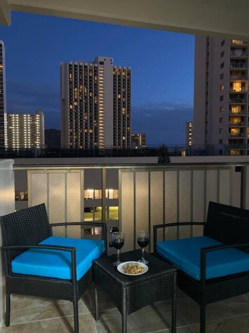 Kuhio At Waikiki